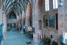 GDAŃSK SZLAKIEM WOLNOŚCI 15 Budynek kościoła św. Brygidy w Gdańsku ma swoją długą i tragiczną historię. Postawiono go pod koniec XIV w., ale spłonął w 1587 r.