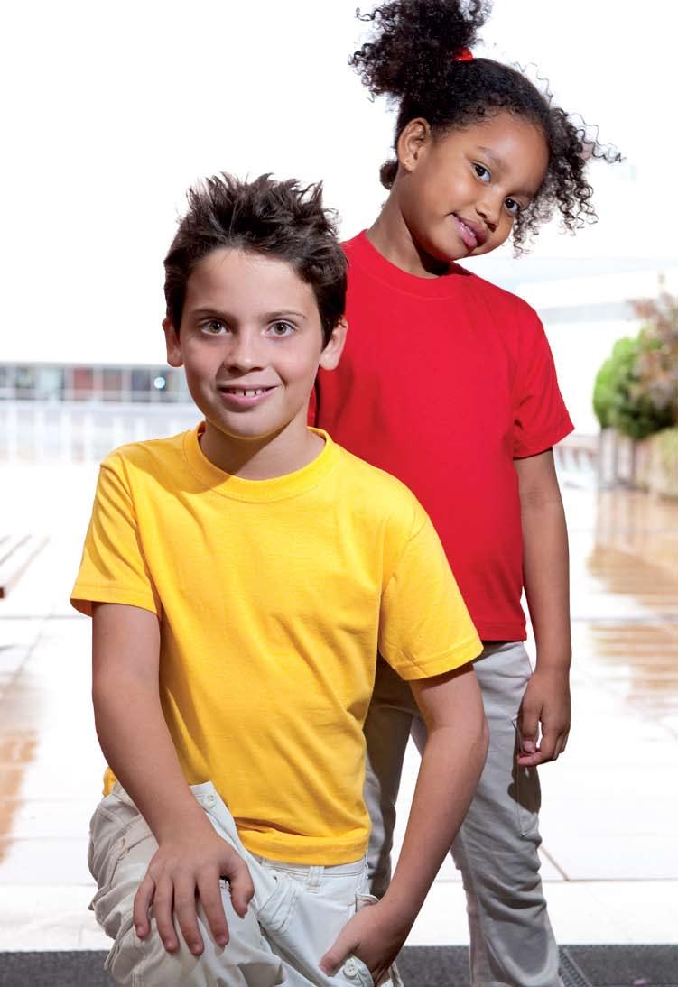 Gramatura: 190 g Rozmiary: 3-4 / 5-6 / 7-8 / 9-11 / 12-14 Kids short sleeve T-shirt. Side seams on body. Lycra rib neck.