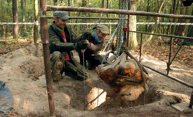 300 kg in weight, which was resting like a bullet in the sand, at a depth of 218 cm. This is the largest iron meteorite in Poland and in Central Europe (see: www.artmet.meteoryty.