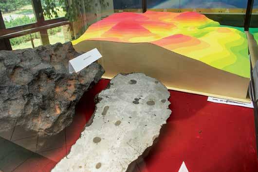 Meteoryt Morasko nowe odkrycia Morasko Meteorite new discoveries Fragment przeciętego meteorytu Rudy (fot. A.