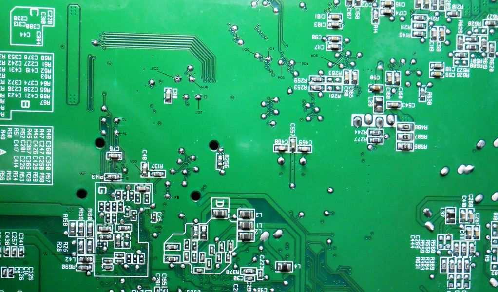 Płyta BXZB/BZZB: 2. Wrzucamy na pendrive plik dump_nand_4.bin z paczki z softem v4. 3. Podłączamy w matce konwerter TTL do złącza DEBUG, pendrive. Uruchamiamy Hyperterminal i włączamy matkę do prądu.