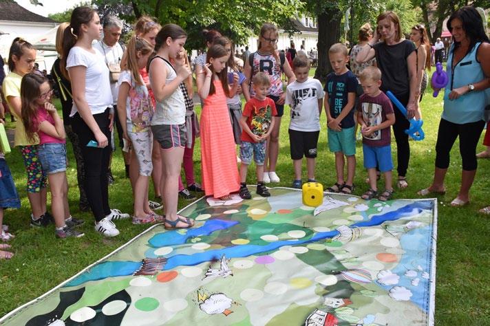 Uczestnicy pikniku brali udział w sztafecie związanej z postacią naczelnika powstania, w którą wcielił się jeden z animatorów.