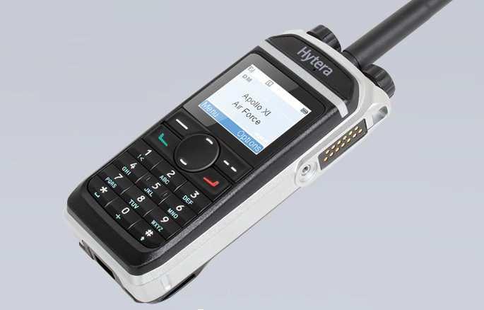 Odstęp kanałów dla emisji analogowej 12,5/25 khz Odstęp kanałów dla emisji DMR 12,5 khz Sygnalizacja dodatkowa CTCSS, CDCSS Napięcie zasilania 3,7 V Pojemność akumulatora 2000 mah Wymiary 135 x 58 x