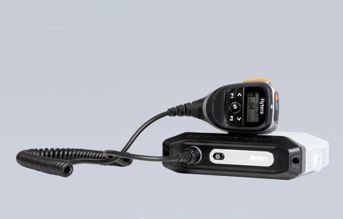 PD-505 Radiostacja PD-505 nie posiada wyświetlacza, a w jej pamięci można zapisać tylko 32 kanały i 3 strefy, co wystarcza jednak do korzystania z okolicznych przemienników.