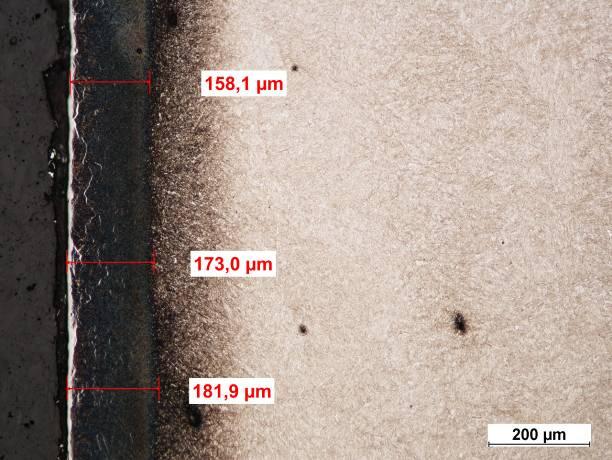 Wpływ geometrii profili aluminiowych na trwałość matryc do ich wyciskania 311 (a) (b) (c) Rys. 9.
