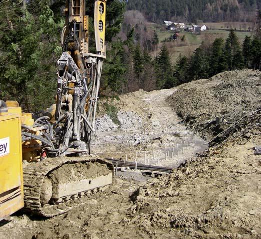 pv = 25.00 pv Nieco inaczej należy podchodzić do problemó osuiskoych na terenach, które pozornie nie są predestynoane do rozoju zjaisk geodynamicznych. 2.2. Bariery mikropaloe Według dostępnych statystyk, pokaźna liczba form osuiskoych rozija się na stokach o nachyleniu 12 18 o.