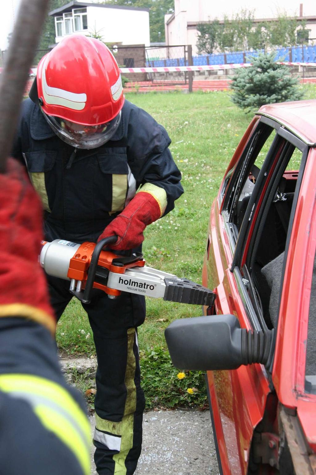 Hydrauliczne narzędzia ratownicze Przeznaczenie Narzędzia hydrauliczne służą do torowania dróg dojścia i ratowania ludzi zwierząt i mienia do