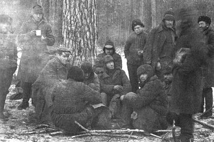 90. Polscy żołnierze - jeńcy z sowieckich łagrów.