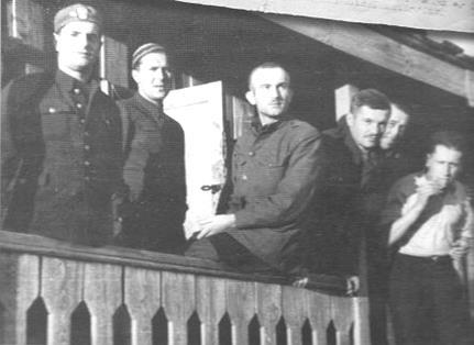 104. Pluton lotnictwa w Kołtubance. Utworzony w celu zebrania personelu lotnictwa. Ekspediowany do Wielkiej Brytanii w 1941 r.