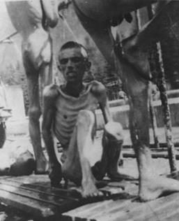125. Żywe trupy w obozach koncentracyjnych. Ludzkie ofiary zezwierzęcenia i barbarzyństwa Niemców. 1945 Żyliśmy tu w Linzu w opłakanych warunkach. Brak wody, światła, bielizny i jedzenia.