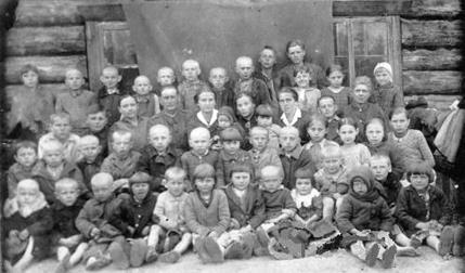 202. Polskie dzieci - sieroty. Ałtajskij Kraj. Syberia. 1942 Wywieziono wówczas rodziny osób aresztowanych po kwietniu 1940 r.