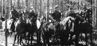 227. Patrol konny Wileńskiej Brygady Armii Krajowej.1944 Przystąpiono do rozbrajania polskich oddziałów. Po zdradzie sowieckiej niektóre oddziały AK załamały się i dały się rozbroić bez strzału.