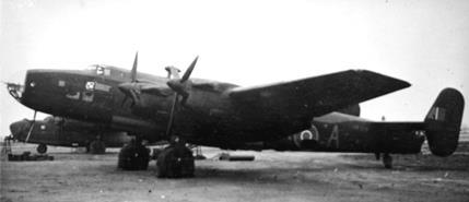 244. Halifax JD 319 A. Samolot, którym sierż. Stanisław Gojdź i jego załoga leciała na zadanie specjalne z rzutami do Włoch i Grecji. się im uniknąć zestrzelenia i szczęśliwie powracać do bazy.