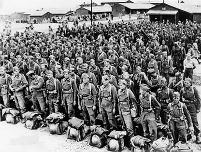 267. Żołnierze generała Andersa po przybyciu do Pahlewi. W nowych angielskich mundurach. Iran 1942...Następnego dnia zbudził mnie szmer.