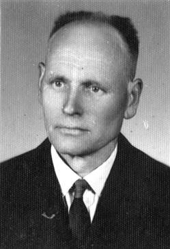 292. Saper Bolesław Gojdź (zdjęcie powojenne). Ze sztandarami okrytymi chwałą stanęli wobec największej tragedii polskiego narodu.