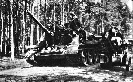 327. Czołgi 1 Korpusu Pance rnego 2 Armii Wojska Polskiego w oczekiwaniu na rozkaz forsowania Nysy Łużyckiej. 1945 Mieczysław Juchniewicz w monografii Śladami walk.
