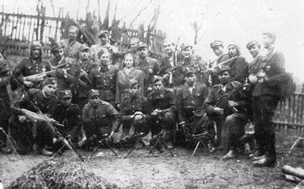 346. Żołnierze zgrupowania Ognia, działali w okolicach Nowego Targu. 1946 Mający jechać innym autem st. sierż.