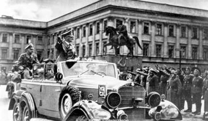 34. Wódz i Kanclerz III Rzeszy Niemieckiej Adolf Hitler w Warszawie.