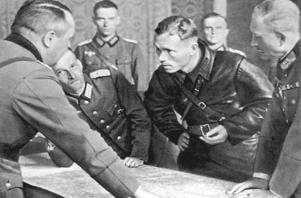 36. Niemieccy i rosyjscy oficerowie omawiają linię podziału Polski. 1939 Brak jednolitego dowództwa operacyjnego w rejonie bitwy nad Bzurą. Nie podporządkowanie dowódcy Armii Poznań, gen.