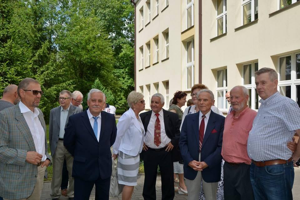 podzielili się wspomnieniami i anegdotami szkolnymi.