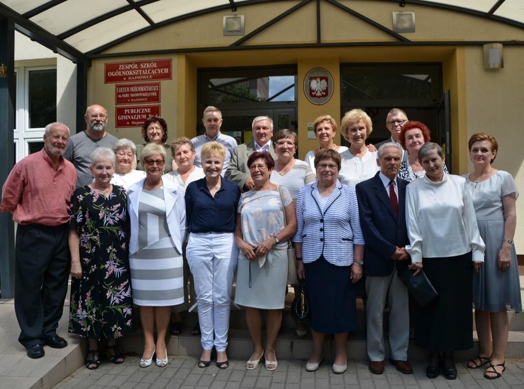 Klasa A W dolnym rzędzie: Władysław Gryka, Olimpia Korzun, Alla Andrzejuk, Ewa Dubas, Irena Gąsiorowska, Ludwika Prokopiuk, Witold Łapiński, Maria Romaniuk, Lucyna Sawicka.