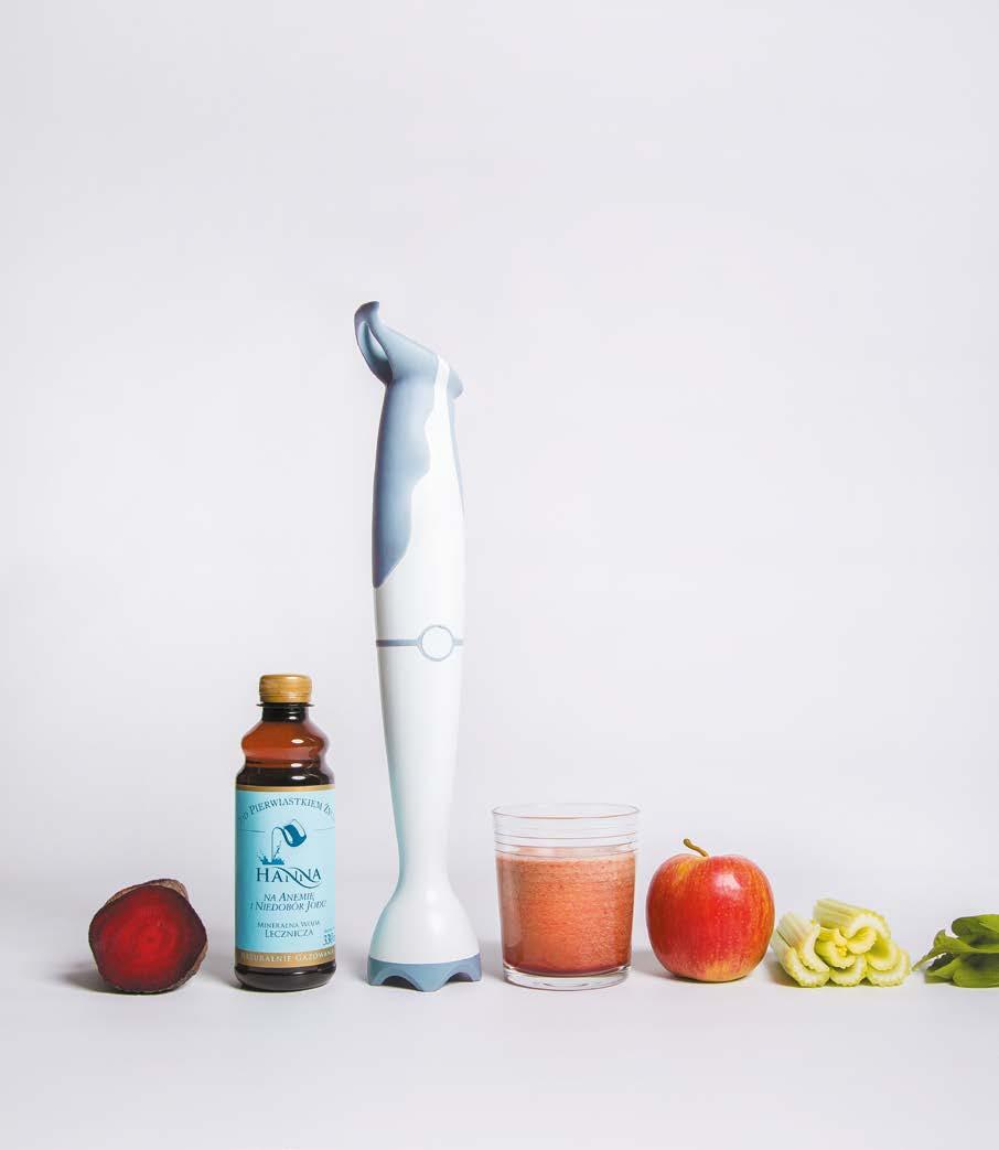93 KOKTAJL NA DOBRY NASTRÓJ 1 szklanka wody Gorczańska sok z połowy cytryny 1 banan 1 kiwi 1 łyżka jogurtu naturalnego 1 łyżka miodu naturalnego