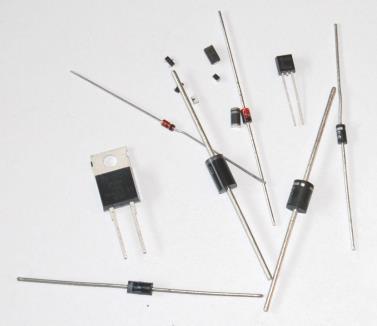 IO ZŁĄCZOW budowa: O to złącze -n odowiednio uformowane i zamknięte w obudowie z wyrowadzeniami -baza n-baza KO symbol: złącze -n (metalurgiczne, technologiczne) Ei 014 r.
