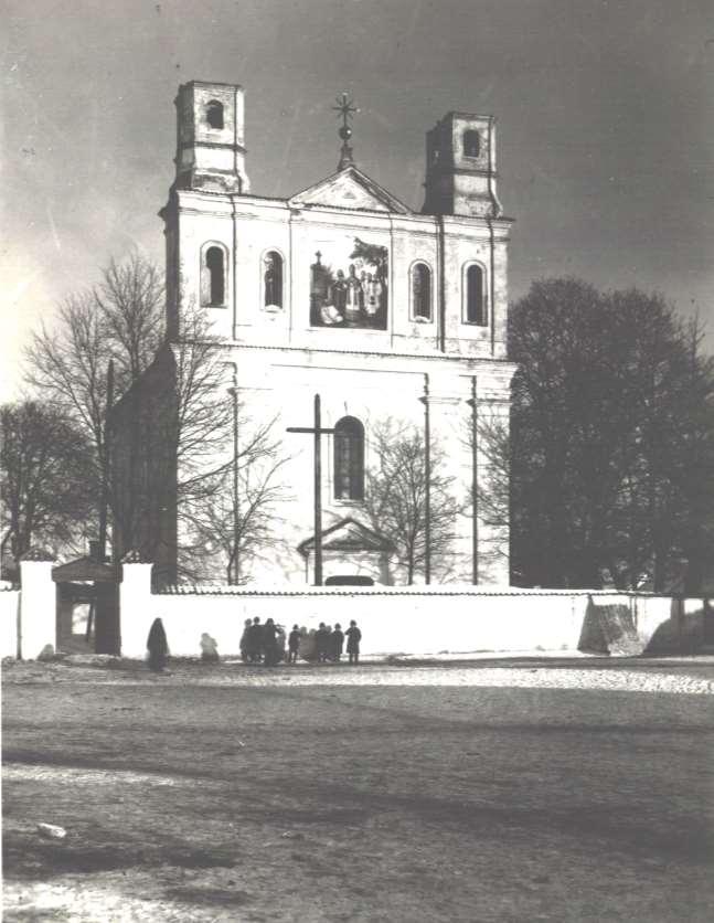 2. Biskupice. Kościół po pożarze. Fot. S. Komornicki, 1917, IS PAN, nr inw. B. 5743.