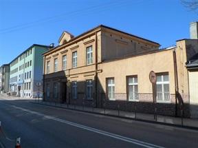 przy ulicy Warszawskiej 1. Został wybudowany 1792 roku w stylu klasycystycznym. W latach 1981-1984 został rozbudowany według projektu architekta Stefana Kuryłowicza.