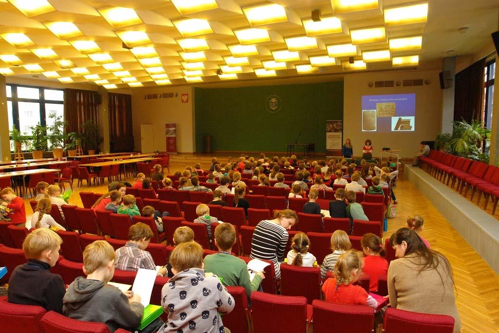 Zdj. 2. Fot. M. Pasternak. Kolejne zajęcia Biblioteka i książka moim przyjacielem miały za zadanie wyjaśnić dzieciom, czym jest książnica oraz jakie są jej najważniejsze agendy.