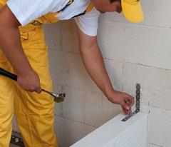 2 cm Wznoszenie ścian działowych przebiega w ten sam sposób i przy użyciu tych samych narzędzi, co murowanie ścian nośnych.