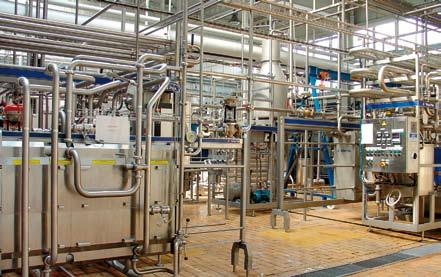 Produkcja masła Produkcja masła polega na wydzieleniu z odpowiednio przygotowanej śmietanki słodkiej lub ukwaszonej (śmietany) tłuszczu i przekształceniu w masło w procesie zmaślania.