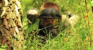 paintball: na polu paintballowym na terenie ośrodka; na koniec obozu, całodniowa wyprawa na dwudziestohektarową, niezamieszkałą wyspę, gdzie rozegrana będzie końcowa bitwa (wg znanych scenariuszy