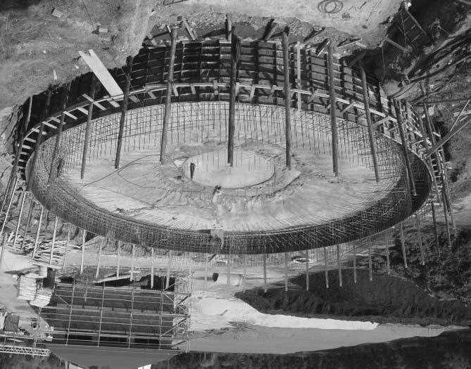 7 Rys. 4. Żelbetowa płyta fundamentowa komory WKF w trakcie realizacji Fig. 4. Reinforced concrete foundation plate of the chamber WKF during the realization 4.