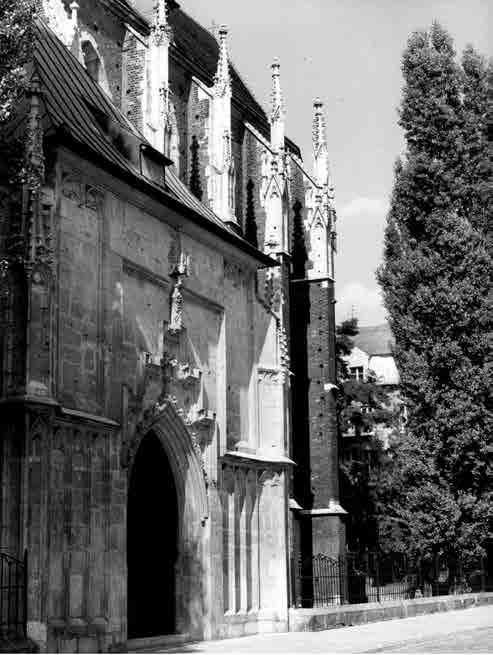KOŚCIÓŁ OO. AUGUSTIANÓW (ŚW. KATARZYNY). Świątynię tę ufundował król Kazimierz Wielki dla zakonu augustianów, sprowadzonych z Pragi. Budowę ukończono dopiero z końcem XIV wieku.