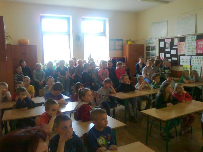 Sprawozdanie z zajęć edukacyjnych Bezpieczniki TAURONA. Włącz dla dobra dziecka 28 kwietnia uczniowie klas 0 - VI wzięli udział w spotkaniu z przedstawicielem Taurona.