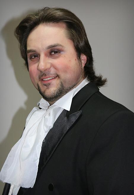 Alexandr Stryuk baryton Pochodzi z bardzo muzykalnej rodziny w Nikolaev na Ukrainie. Charakteryzuje się oryginalnym i silnym głosem oraz wyjątkową technikę śpiewu.