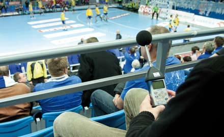 Orlen Arena w Płocku - zdjęcie z pomiarów akustycznych Izolacyjność samej przegrody oddzielającej dwa pomieszczenia ma ograniczony wpływ na całkowitą izolacyjność akustyczną pomiędzy tymi