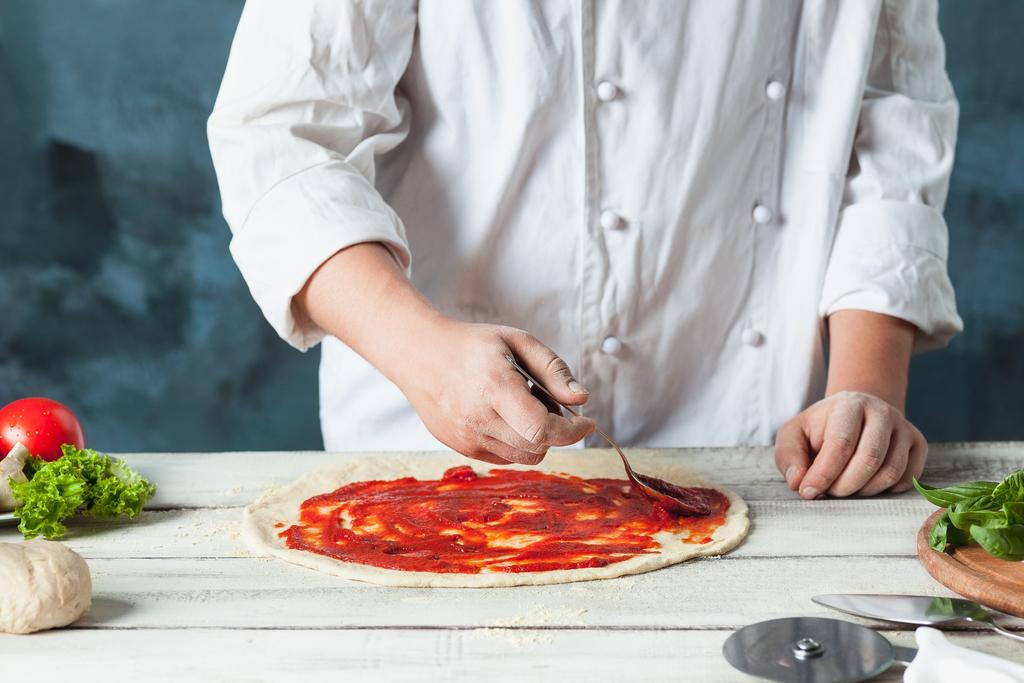 SPECIALE PROSCIUTTO CRUDO Sos pomidorowy, mozzarella, szynka parmeńska PROSCIUTTO CRUDO EXTRA Sos pomidorowy, mozzarella, szynka parmeńska, rucola, płaty parmezanu CARPACCIO MARBET Sos pomidorowy,