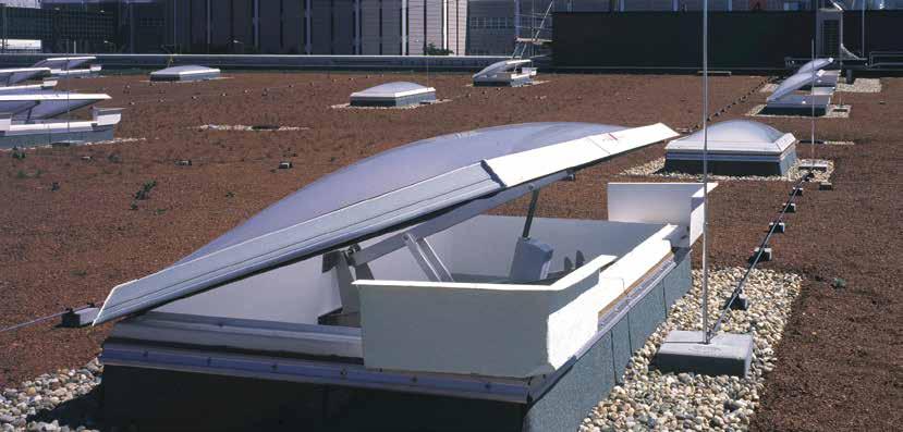 Zgodny z PN EN 12101-2 System CI System oddymiający DH Ten elektryczny system napędu do świetlików kopułkowych został zaprojektowany specjalnie do obsługi klap oddymiających LAMILUX.