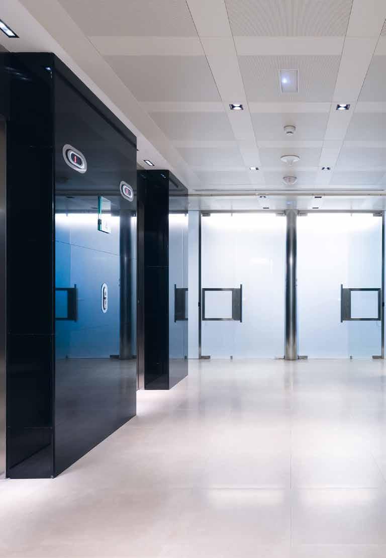 SYSTEM K-H 400 RUSZT KRATOWY TARTAN :::: 18 OPIS System System sufitów Armstrong K-H 400, rozwiązanie typu Hook-On z widocznym rusztem, alternatywne opcje z funkcją dostępu bez konieczności