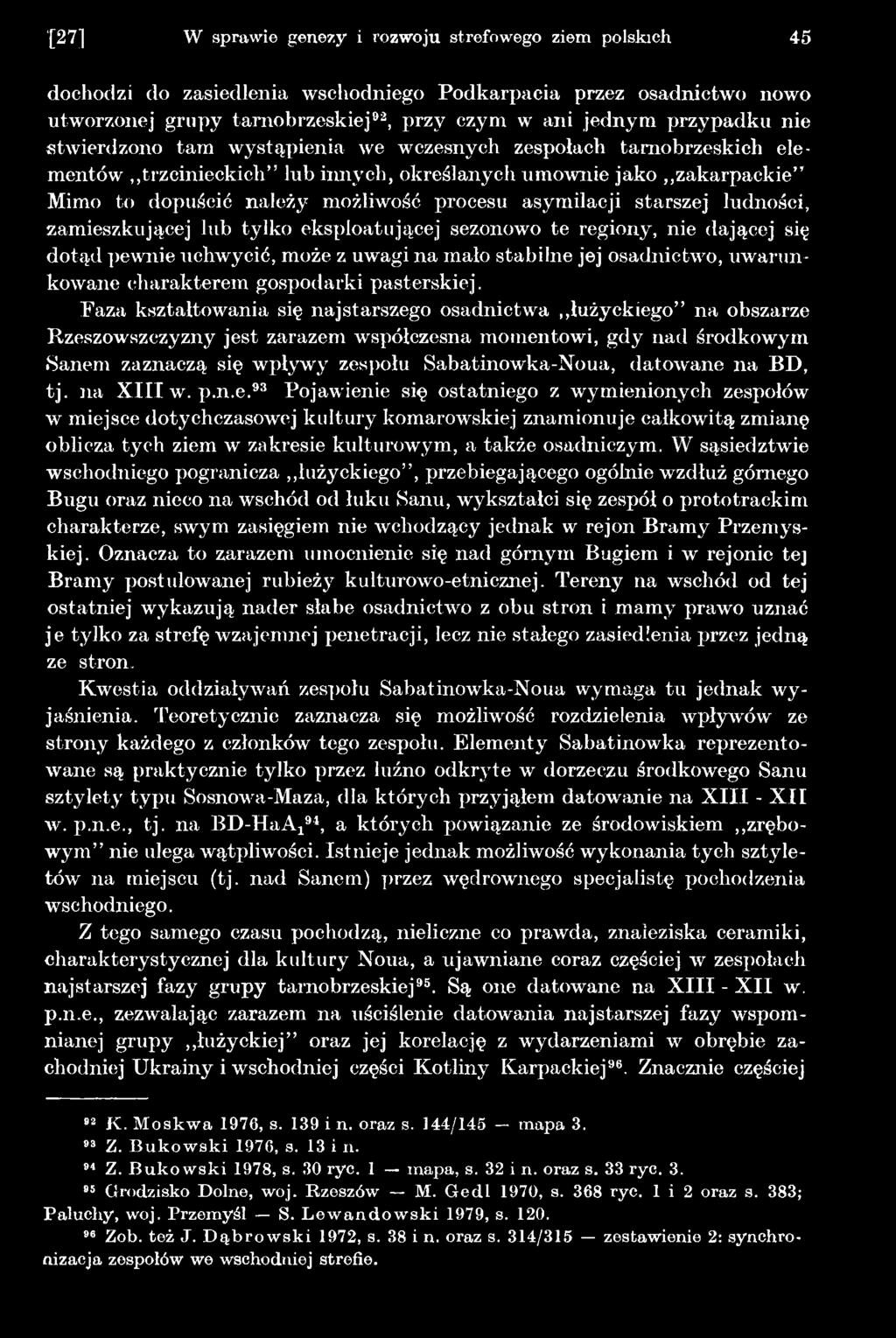 datowane na BD, tj. na X III w. p.n.e.93 Pojawienie się ostatniego z wymienionych zespołów w miejsce dotychczasowej kultury komarowskiej znamionuje całkowitą zmianę oblicza tych ziem w zakresie kulturowym, a także osadniczym.
