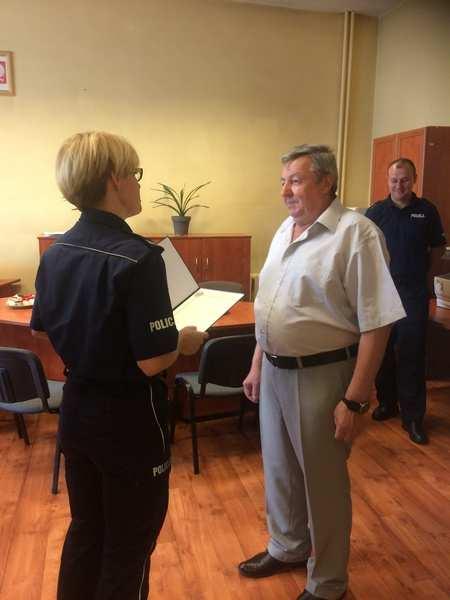 Pożegnanie wieloletniego pracownika cywilnego Policji Komendant Powiatowy Policji w Głubczycach insp.