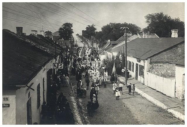 warsztatów, w tym 21 szewskich i 14 piekarni. W latach 1840-1851 liczną grupę rzemieślników jędrzejowskich stanowili nadal szewcy. Rzemieślnicy zorganizowani byli w cechach. W XVIII w.