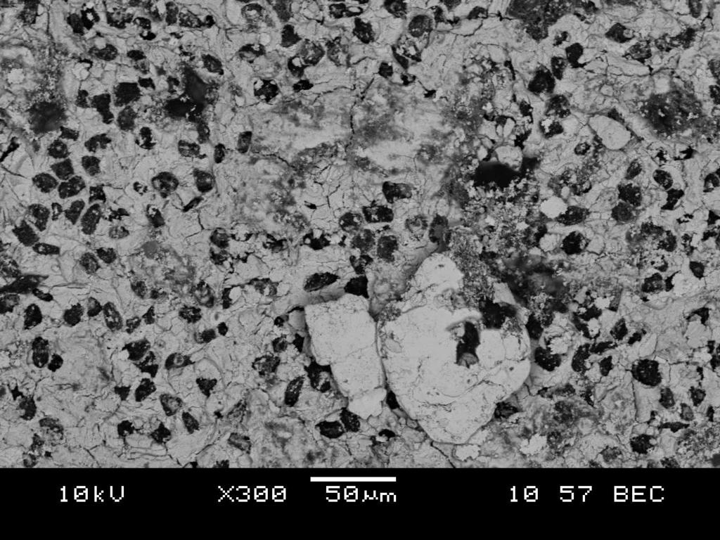 MECHANIK NR 4/2015 149 niż na około 20-30 µm w głąb powierzchni przedmiotu obrabianego (rys. 8a, b).