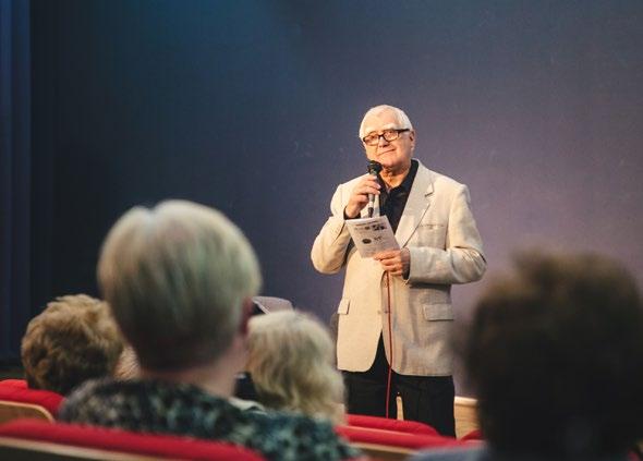 Pasja tworzenia, słowo jako tworzywo, narracja i narrator, poszukiwanie własnego stylu, metafora jako potrzeba ekspresji, intertekstualność moda czy konieczność, to tylko drobny wycinek szerokiego