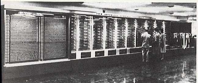 Komputer przykładowe konstrukcje The IBM Automatic Sequence Controlled CalculatorMark I after installation at Harvard University, 1944.