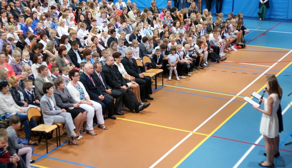 Uczestników dożynek bawiły: kabaret Niechcice zespół Discover, zespół Zgoda ze Smulska i Gminna Orkiestra Dęta.