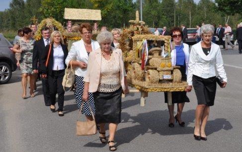 wrzesień 2014 Głos Przykony 3 Gminne Dożynki Olszówka 2014 G ospodarzem tegorocznych Gminnych Doży- proboszcza parafii Bolesz- ks. Franciszek Zygadliński nek było sołectwo Olszówka.