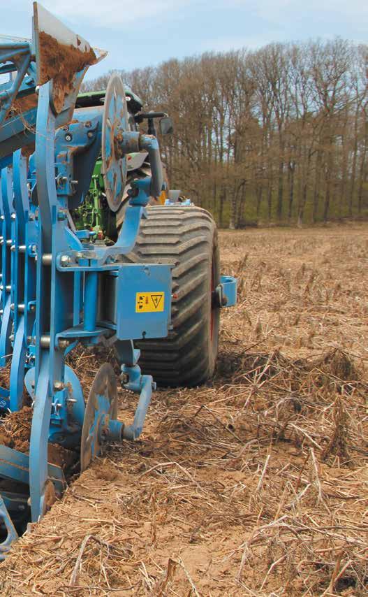 Szczególnie wysoka stabilnosc pluga wychodzi naprzeciw coraz wiekszej mocy uciagu przy duzej szerokosci roboczej.